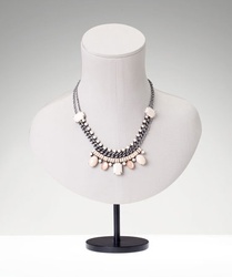 Collar piedras y cadenas