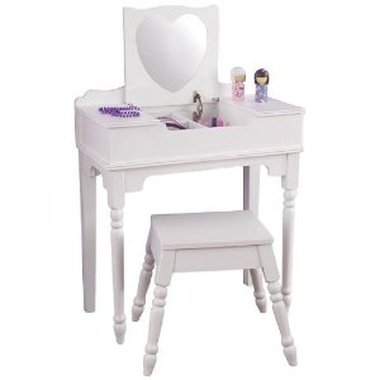 Tocador con espejo en forma de corazón y banqueta