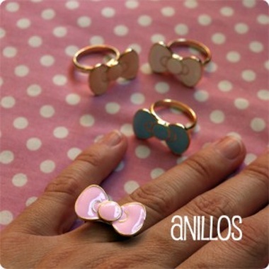 Anillo en forma de lazo de Tariro Tariro